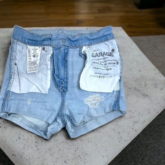 GARAGE l High Waist l Stretch l Light Denim Wash l Rolled Hem l 5-pocket style - Picture 3 of 11